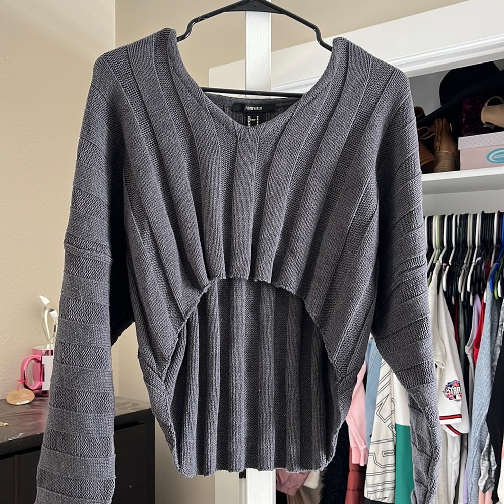 Forever 21 gray cropped sweater